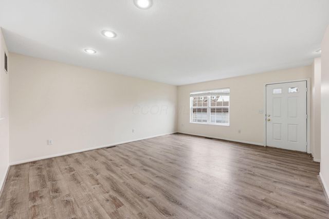 1075 Shady Lake Drive, Columbus, OH 43228