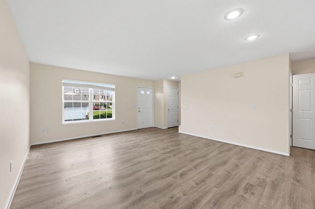 1075 Shady Lake Drive, Columbus, OH 43228