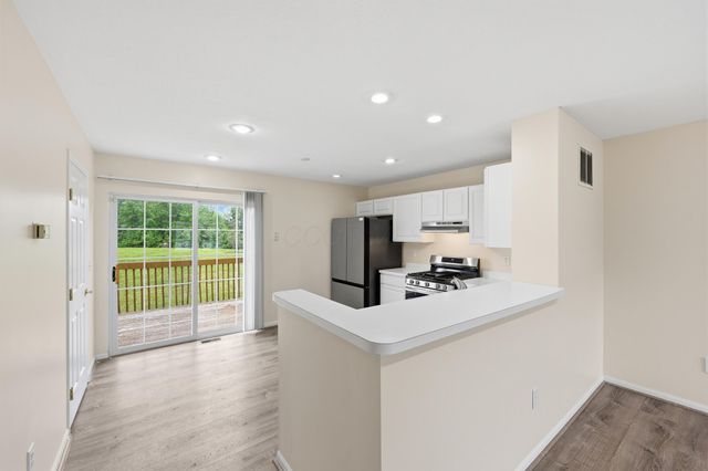 1075 Shady Lake Drive, Columbus, OH 43228
