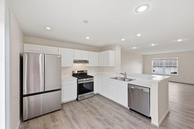 1075 Shady Lake Drive, Columbus, OH 43228
