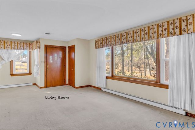 15 Clark Lane, Kilmarnock, VA 22482