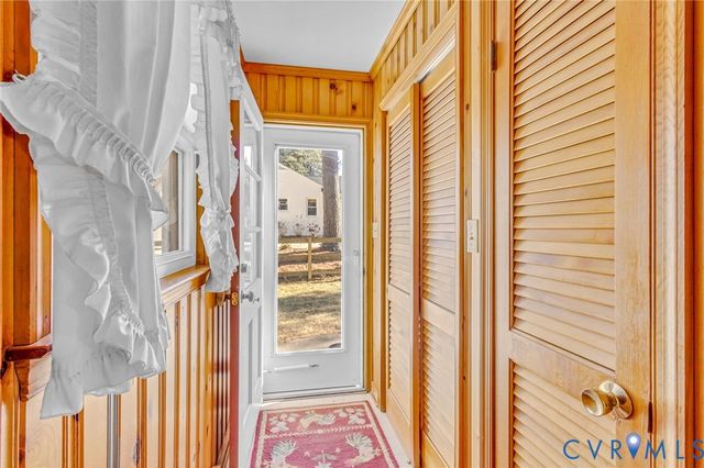 15 Clark Lane, Kilmarnock, VA 22482