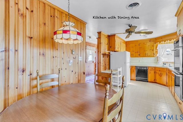 15 Clark Lane, Kilmarnock, VA 22482