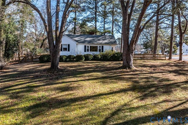 15 Clark Lane, Kilmarnock, VA 22482