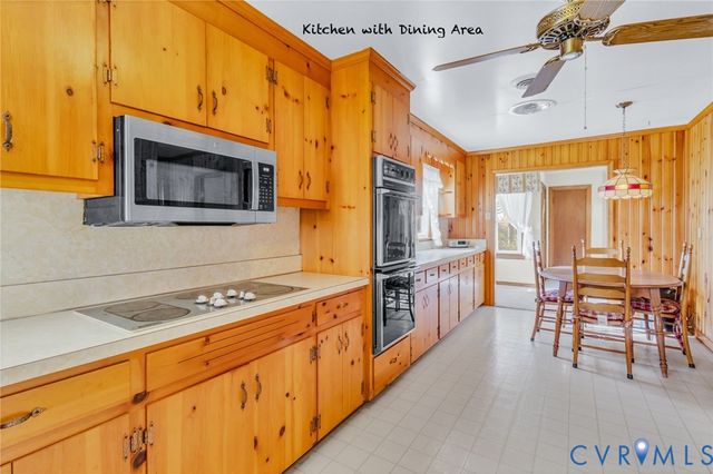 15 Clark Lane, Kilmarnock, VA 22482