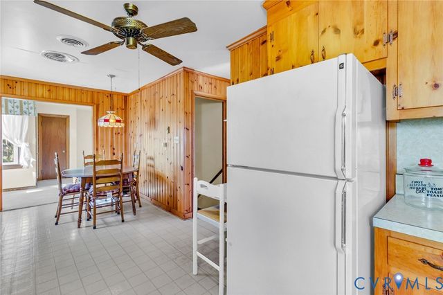 15 Clark Lane, Kilmarnock, VA 22482