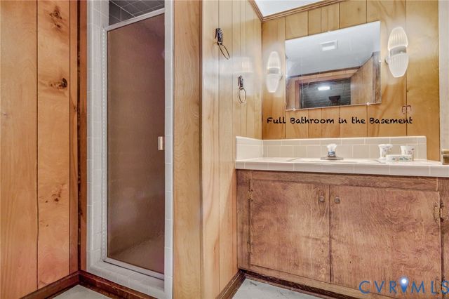 15 Clark Lane, Kilmarnock, VA 22482