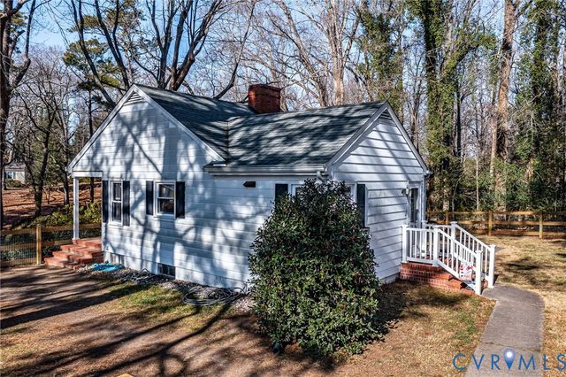 15 Clark Lane, Kilmarnock, VA 22482