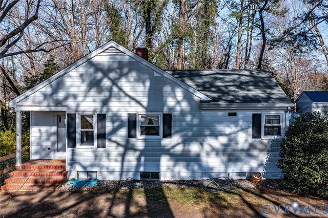15 Clark Lane, Kilmarnock, VA 22482