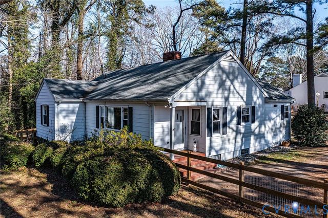 15 Clark Lane, Kilmarnock, VA 22482