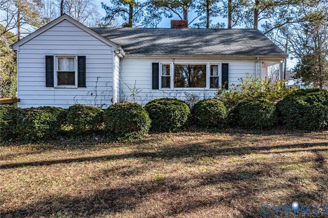 15 Clark Lane, Kilmarnock, VA 22482