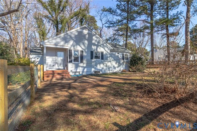 15 Clark Lane, Kilmarnock, VA 22482