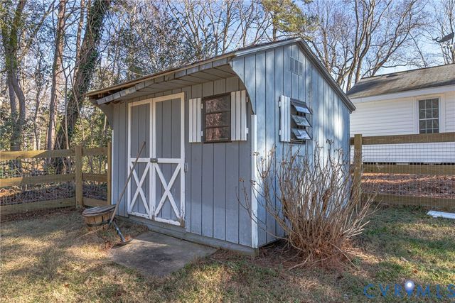 15 Clark Lane, Kilmarnock, VA 22482