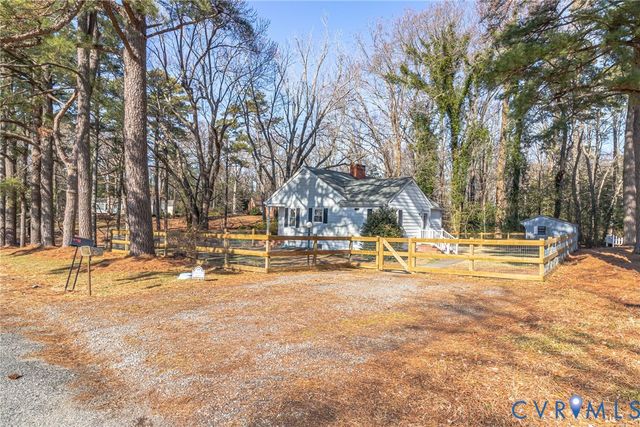 15 Clark Lane, Kilmarnock, VA 22482