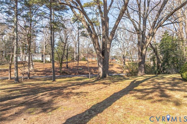 15 Clark Lane, Kilmarnock, VA 22482