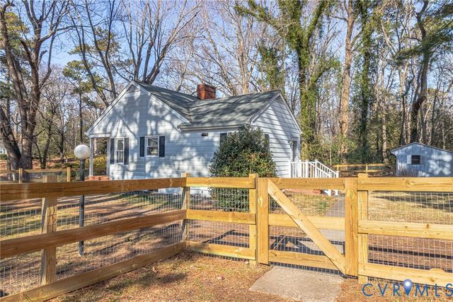 15 Clark Lane, Kilmarnock, VA 22482