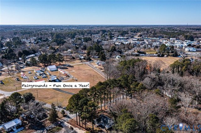 15 Clark Lane, Kilmarnock, VA 22482