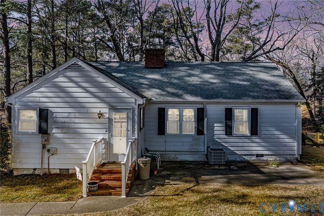 15 Clark Lane, Kilmarnock, VA 22482
