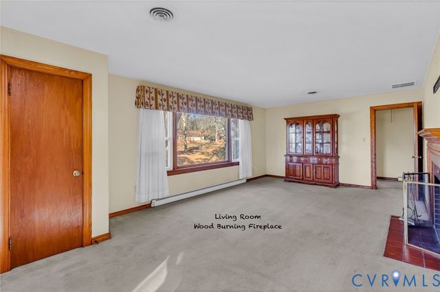 15 Clark Lane, Kilmarnock, VA 22482