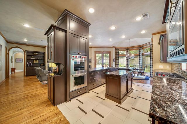 9 Leisure Lane, Bunker Hill Village, TX 77024