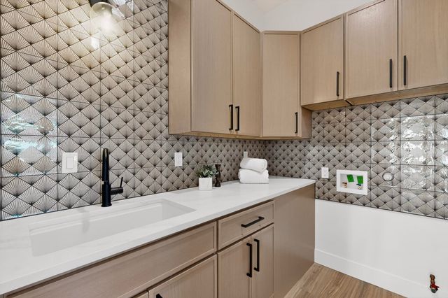 140 Nicky Lane, Corrales, NM 87048