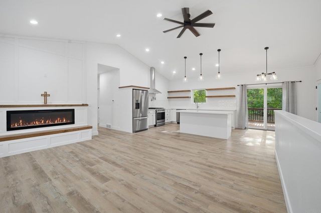 840 Grand Blvd, Evansdale, IA 50707