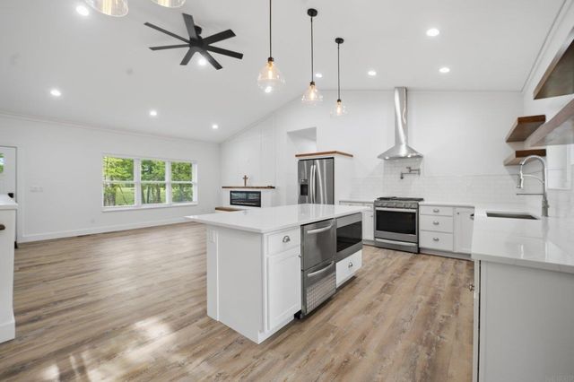 840 Grand Blvd, Evansdale, IA 50707