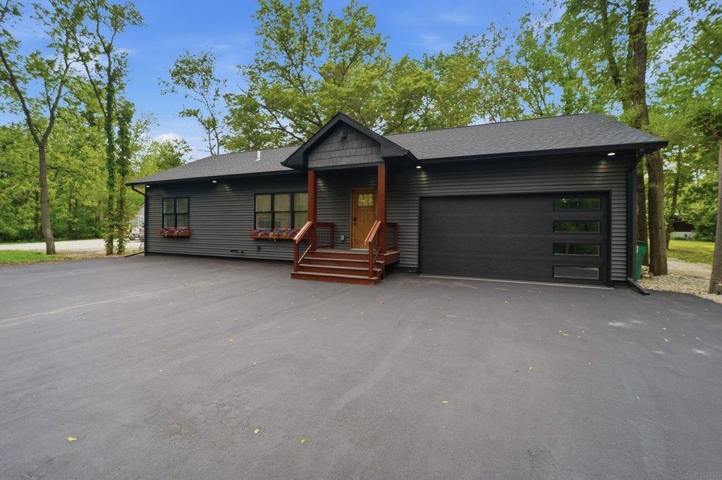 840 Grand Blvd, Evansdale, IA 50707