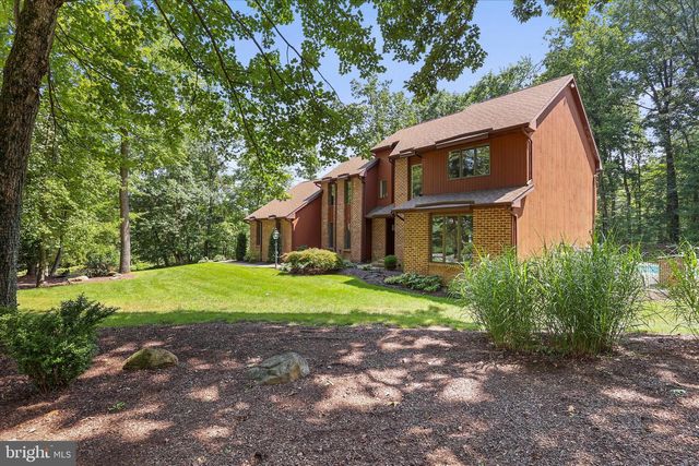 1990 SHULTON DR, York, PA 17406