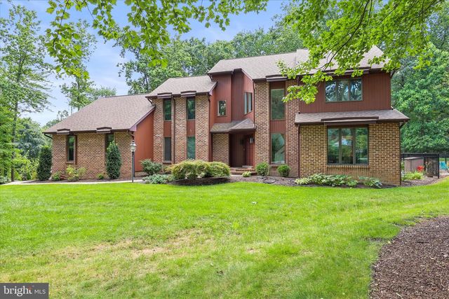 1990 SHULTON DR, York, PA 17406