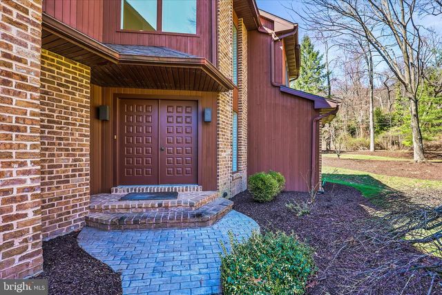 1990 SHULTON DR, York, PA 17406