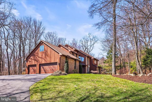 1990 SHULTON DR, York, PA 17406