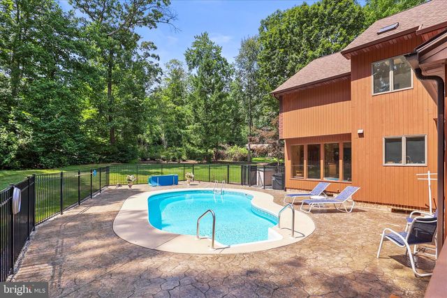 1990 SHULTON DR, York, PA 17406