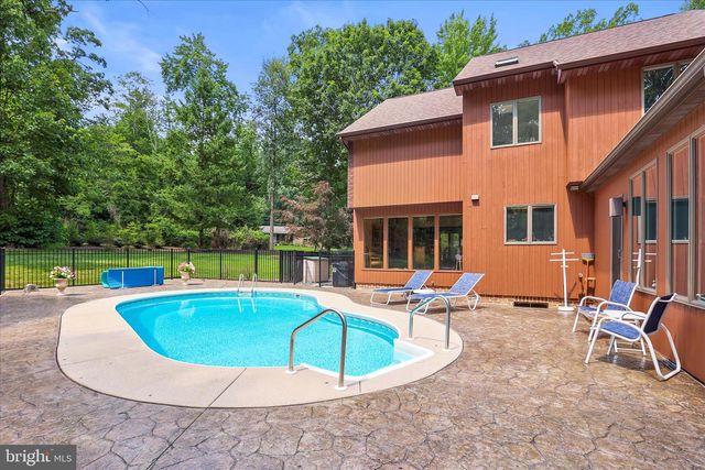 1990 SHULTON DR, York, PA 17406