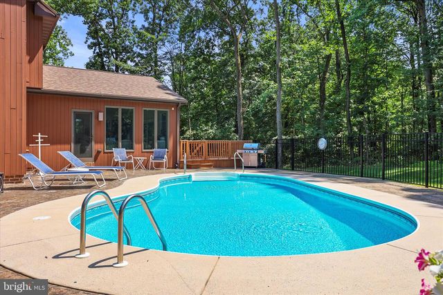 1990 SHULTON DR, York, PA 17406