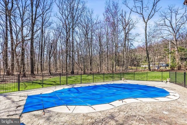 1990 SHULTON DR, York, PA 17406
