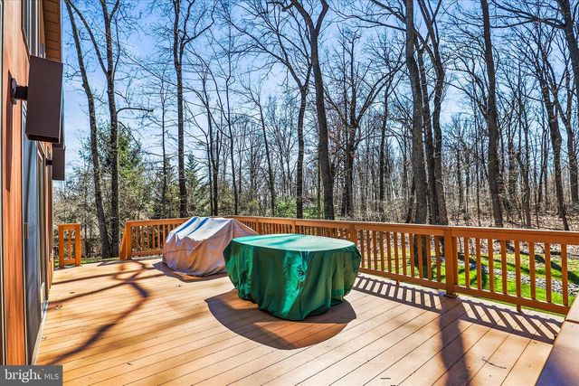 1990 SHULTON DR, York, PA 17406