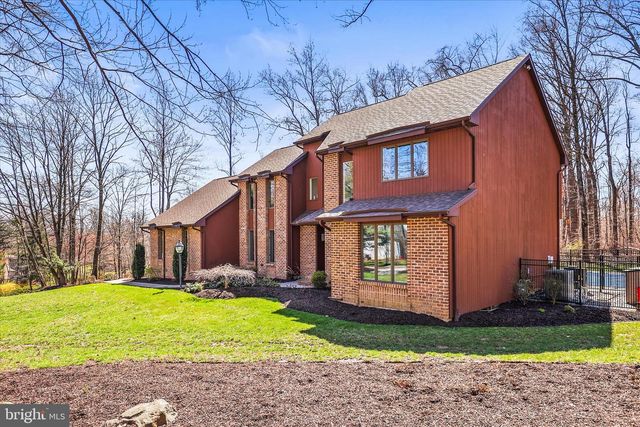 1990 SHULTON DR, York, PA 17406