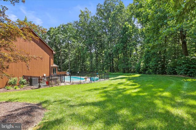 1990 SHULTON DR, York, PA 17406