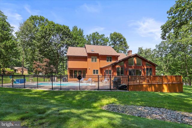 1990 SHULTON DR, York, PA 17406