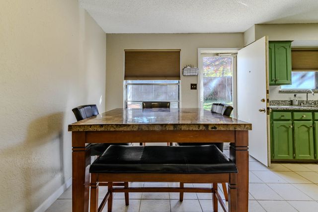 4815 Crestmont Court, Arlington, TX 76017