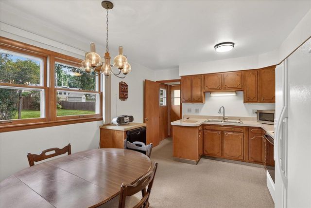 2016 Moreland Drive, Janesville, WI 53548