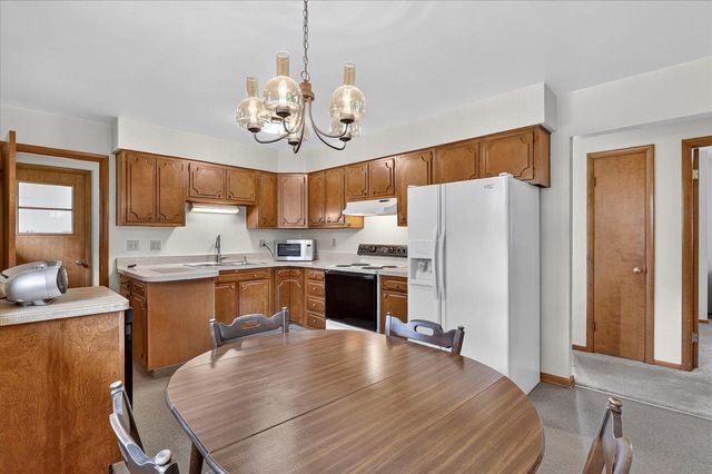 2016 Moreland Drive, Janesville, WI 53548