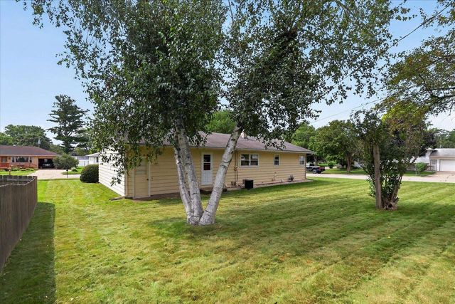 2016 Moreland Drive, Janesville, WI 53548