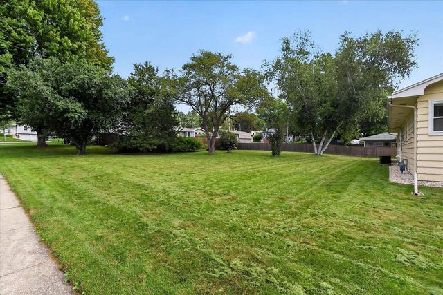 2016 Moreland Drive, Janesville, WI 53548