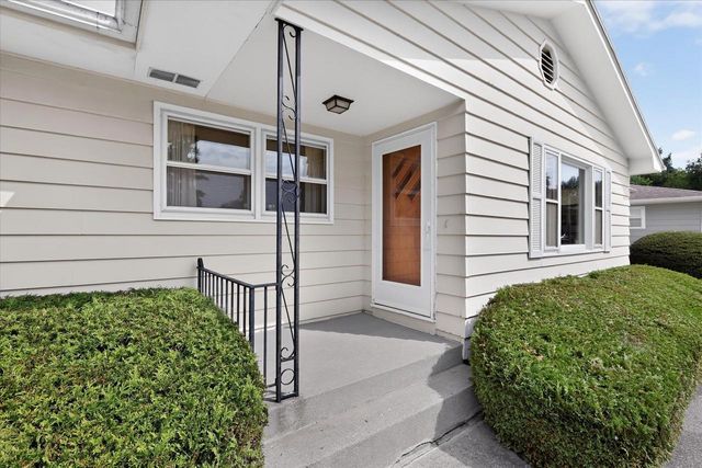 2016 Moreland Drive, Janesville, WI 53548