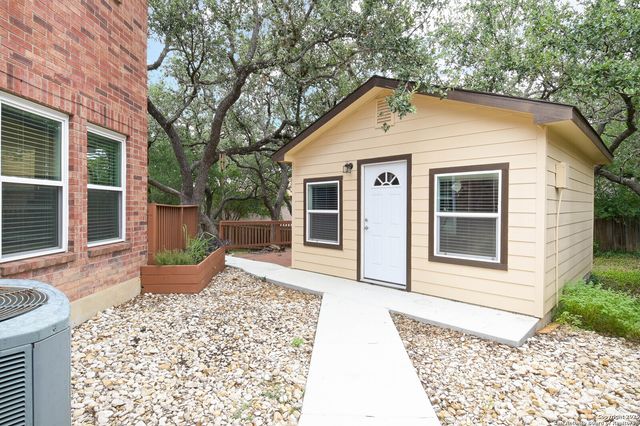 8426 Cross Spring, San Antonio, TX 78251