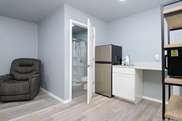 8426 Cross Spring, San Antonio, TX 78251