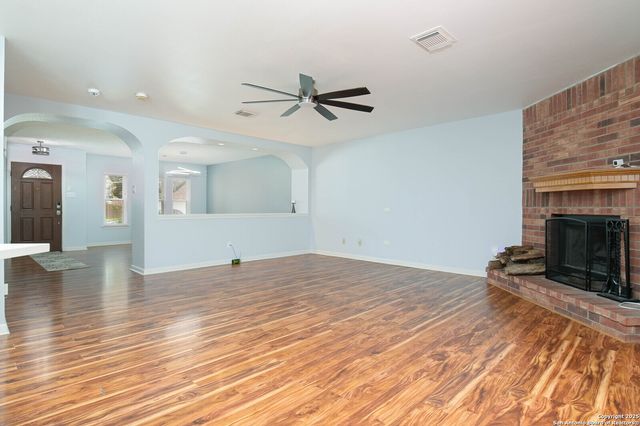 8426 Cross Spring, San Antonio, TX 78251