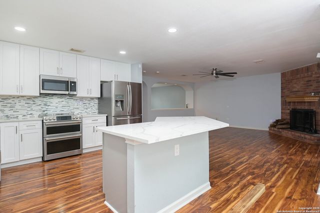 8426 Cross Spring, San Antonio, TX 78251